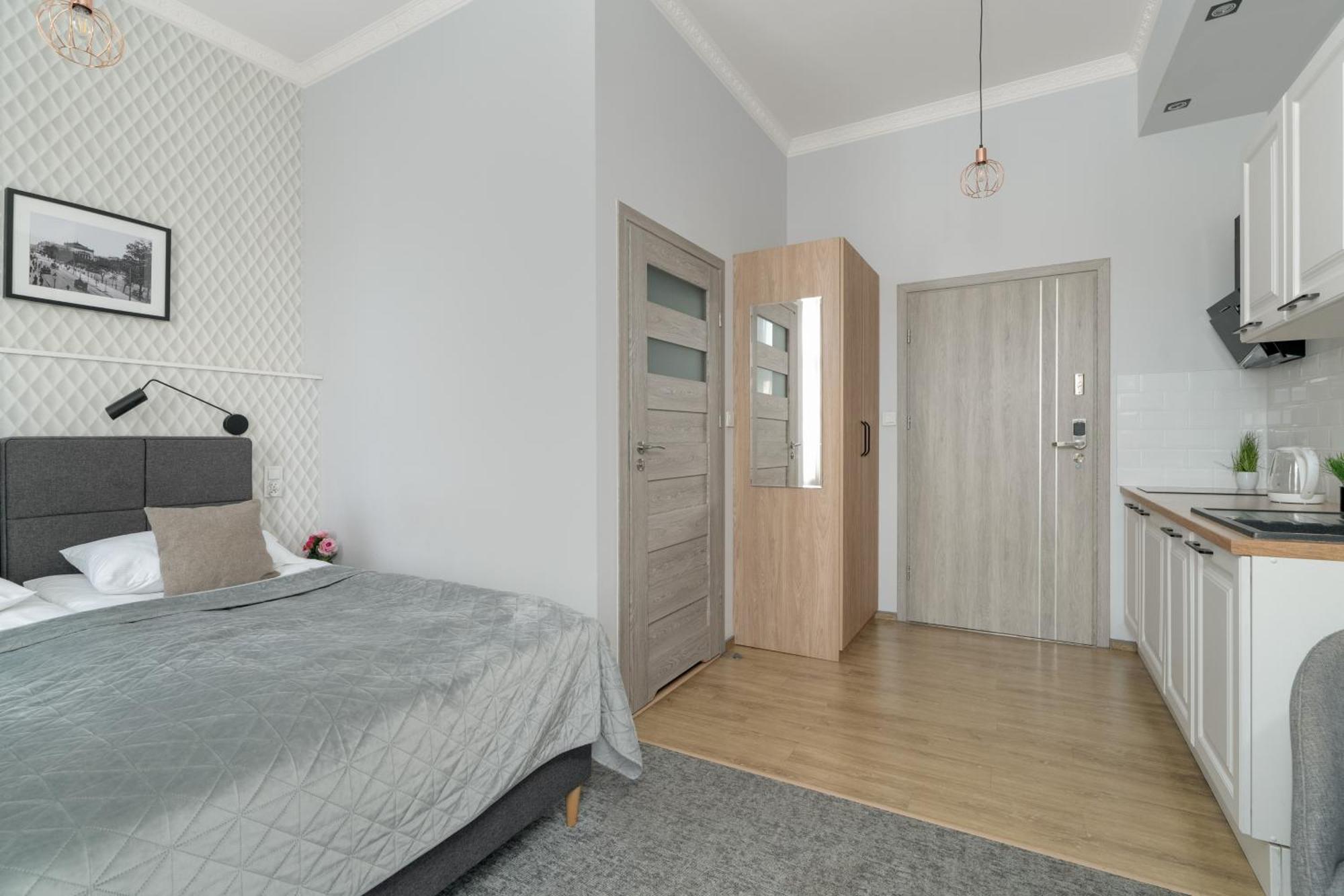 Przytulne Studia Very Berry W Poznaniu Blisko Parku By Renters Apartment