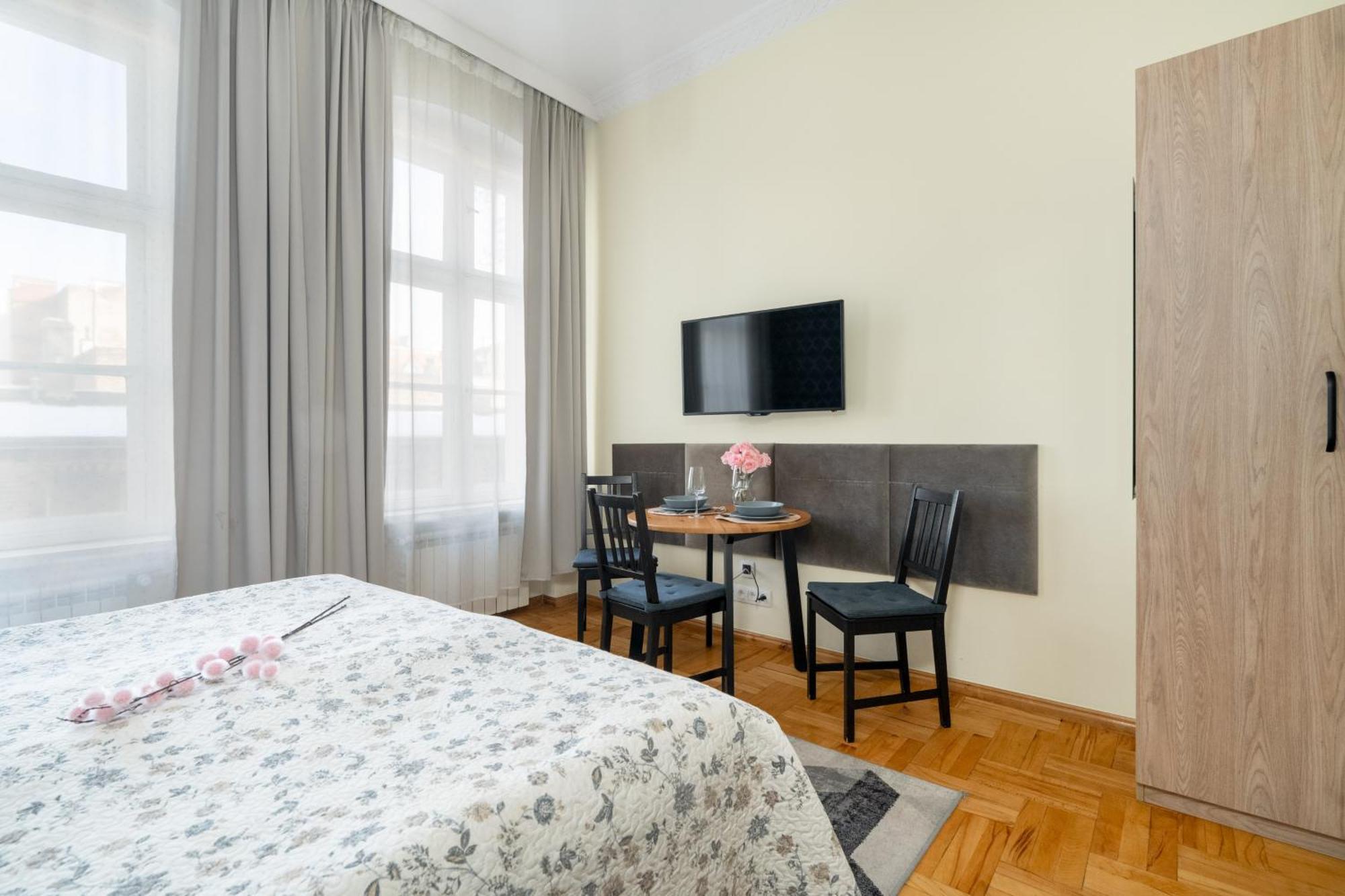 Przytulne Studia Very Berry W Poznaniu Blisko Parku By Renters * Posen
