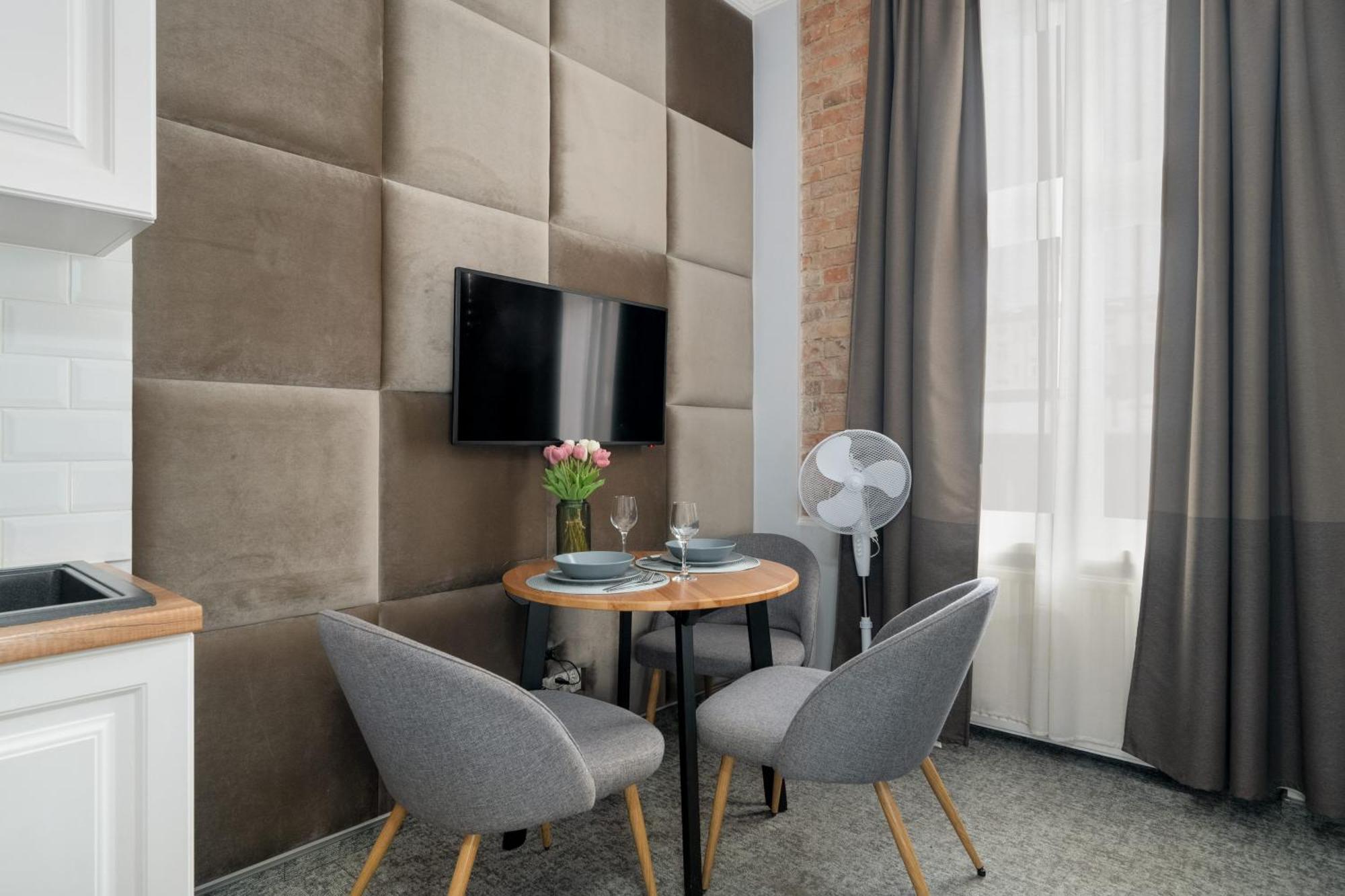 Przytulne Studia Very Berry W Poznaniu Blisko Parku By Renters Apartment