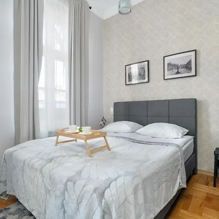 Przytulne Studia Very Berry W Poznaniu Blisko Parku By Noclegi Renters Exterior photo