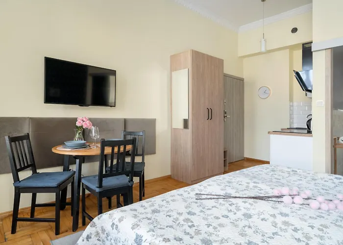 Przytulne Studia Very Berry W Poznaniu Blisko Parku By Noclegi Renters